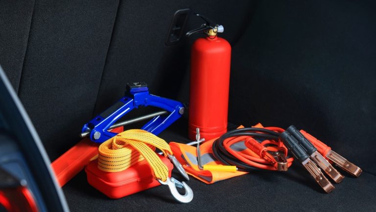What Tools Should Every Car Owner Keep in the Trunk for Breakdowns